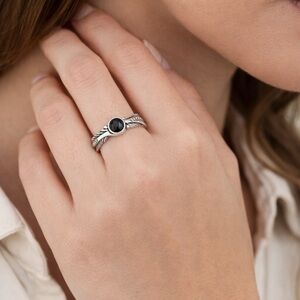 925 Sterling Silver and Black Agate Feathers Women's Ring